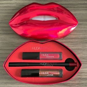 Huda beauty lip set 3 pieces + container